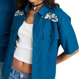 EMBROIDERED BUTTON DOWN TOP NWT SZ MEDIUM